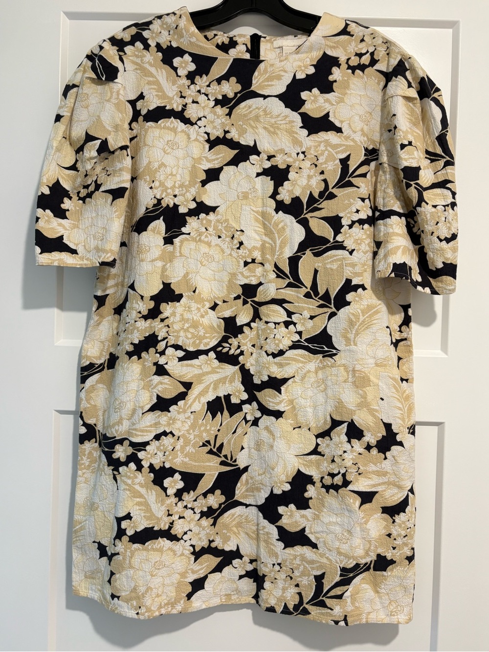 H&M short sleeve mini dress floral jacquard pattern size 6